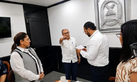 Toma protesta el profesor Gilberto Peralta Baltazar como nuevo cronista de la ciudad de Coatzacoalcos