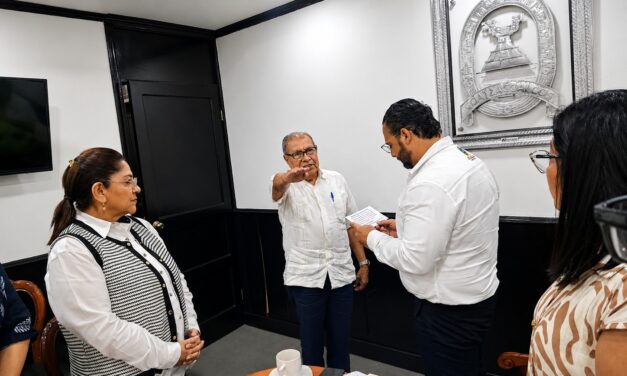 Toma protesta el profesor Gilberto Peralta Baltazar como nuevo cronista de la ciudad de Coatzacoalcos