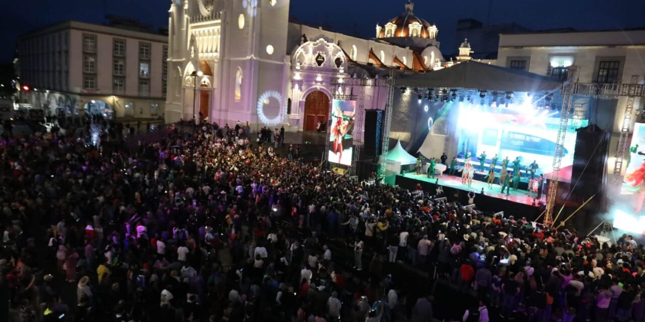 El corazón de Xalapa corea y baila los éxitos de la Sonora Santanera