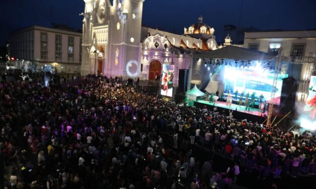 El corazón de Xalapa corea y baila los éxitos de la Sonora Santanera