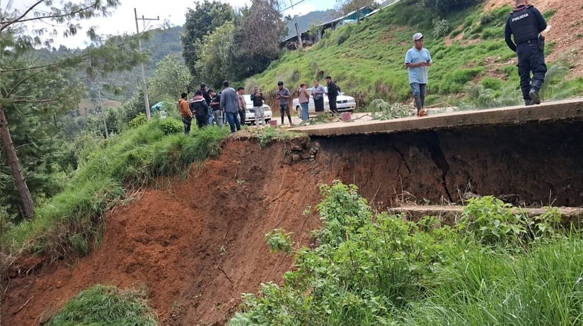 Protección Civil despliega atención por afectaciones de la vaguada en Veracruz