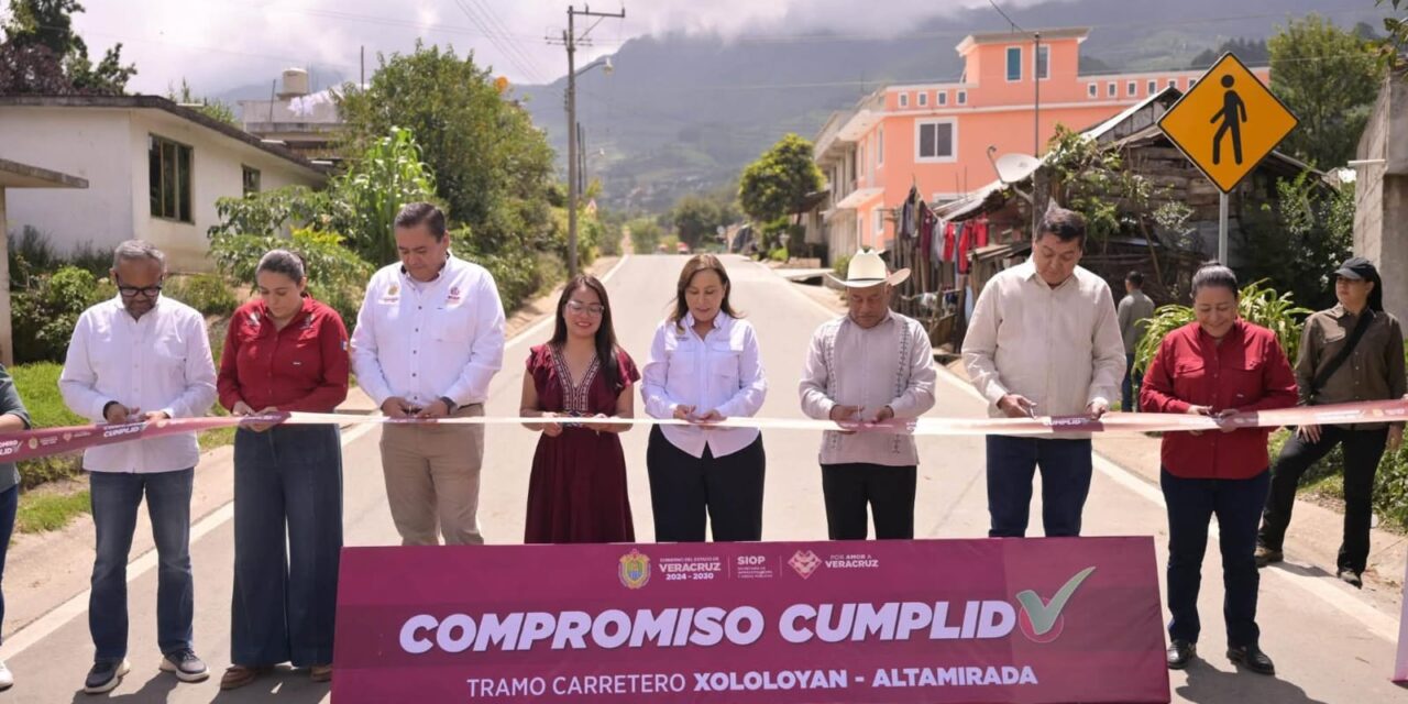Cumple Rocío Nahle con Ayahualulco; entrega rehabilitación carretera