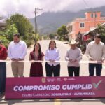 Cumple Rocío Nahle con Ayahualulco; entrega rehabilitación carretera