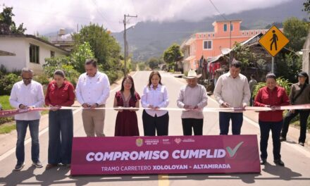 Cumple Rocío Nahle con Ayahualulco; entrega rehabilitación carretera