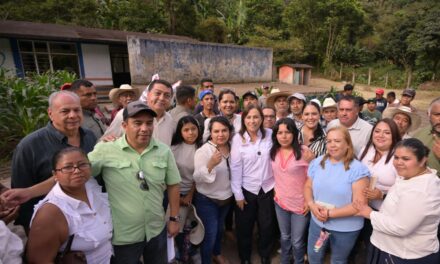Barranca Grande contará con transporte escolar y mejores condiciones para sus estudiantes: Gobernadora