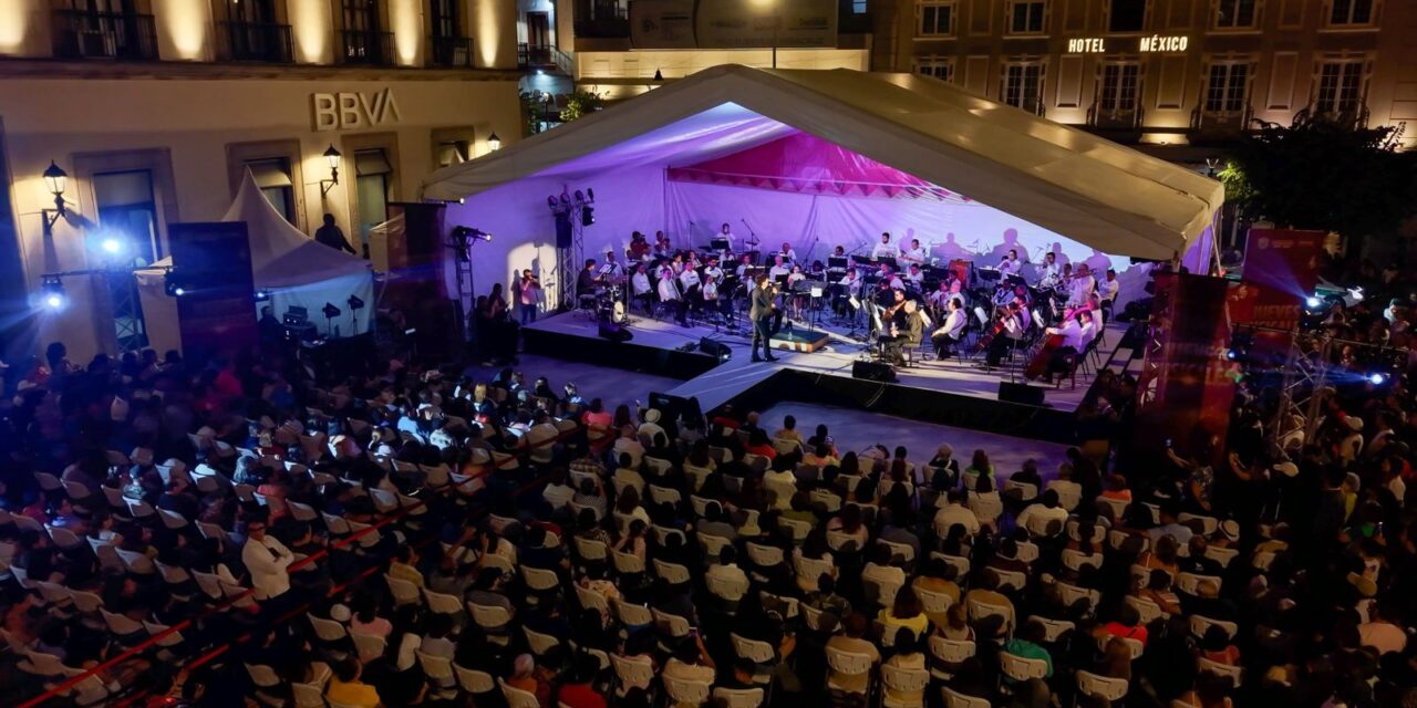 Jueves Musicales, una noche que recordó al Príncipe de la Canción en plaza Lerdo