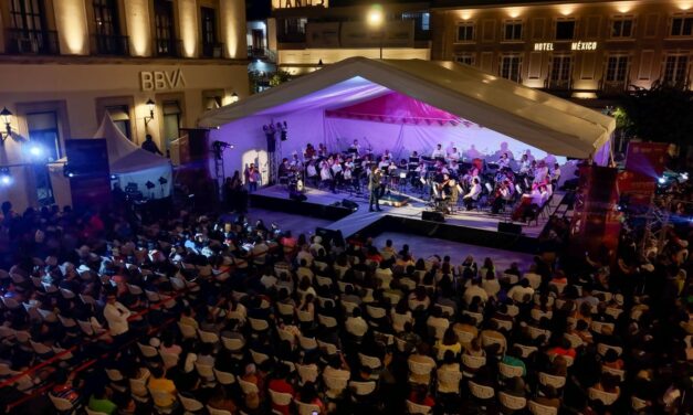 Jueves Musicales, una noche que recordó al Príncipe de la Canción en plaza Lerdo