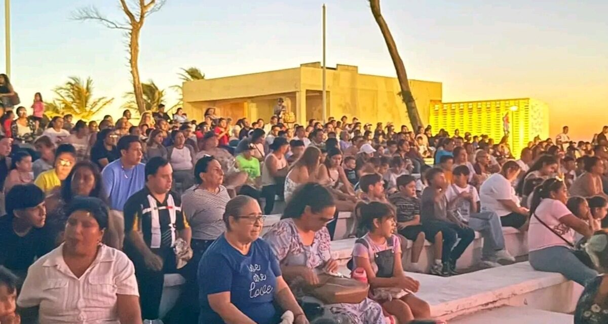 Éxito rotundo en la segunda función de “Cine Frente al Mar” en Coatzacoalcos