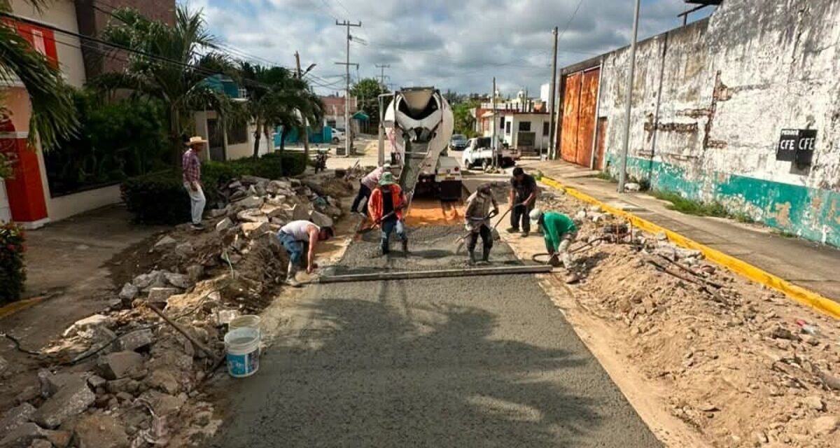 ​Avanza rehabilitación con concreto hidráulico en la colonia Puerto México de Coatzacoalcos