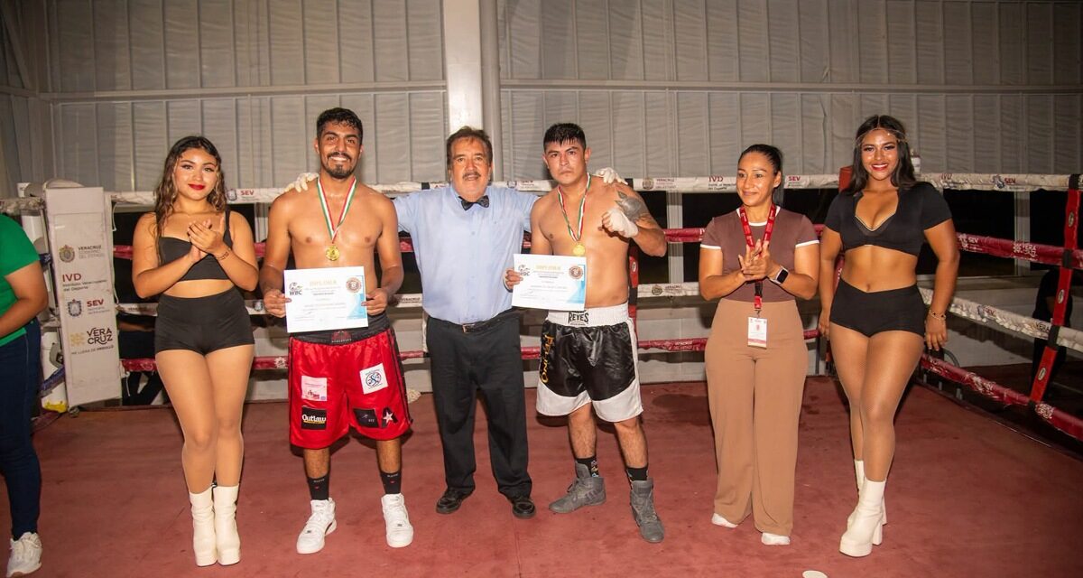 Con éxito de asistencia, celebran el torneo de boxeo “Gran Pelea de Gallos 2026” en Coatzacoalcos