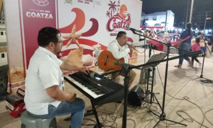 Celebra Coatzacoalcos con éxito el Encuentro de Trova en la Plaza Olmeca