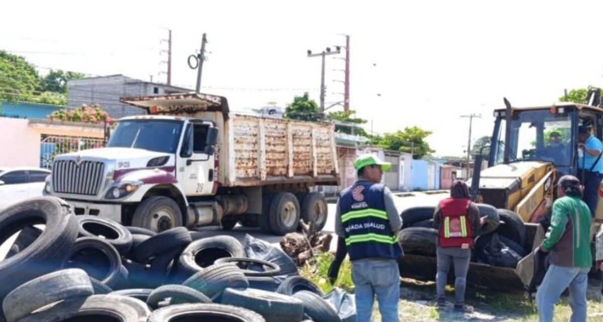 Recolectan más de 17 toneladas de residuos durante jornada de descacharrización en la colonia Santa Rosa de Coatzacoalcos