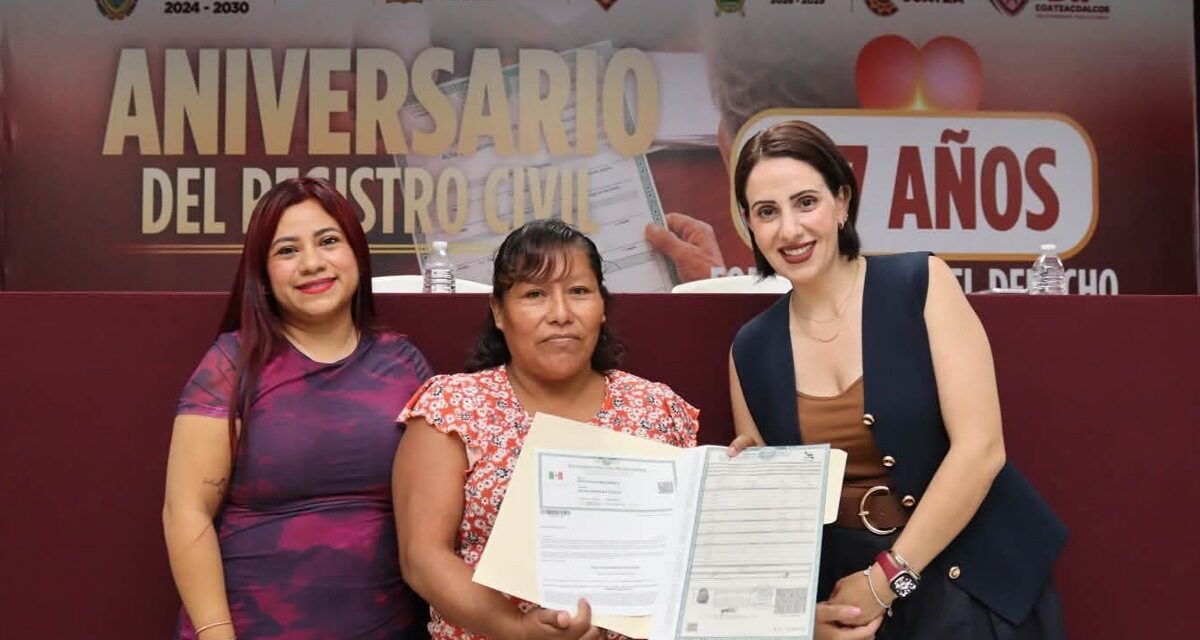 Entregan Gobierno Municipal, DIF y Registro Civil actas de registro extemporáneo