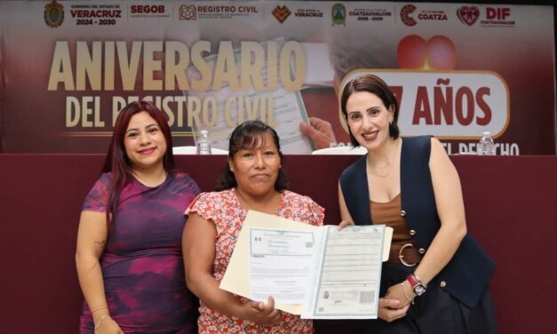Entregan Gobierno Municipal, DIF y Registro Civil actas de registro extemporáneo