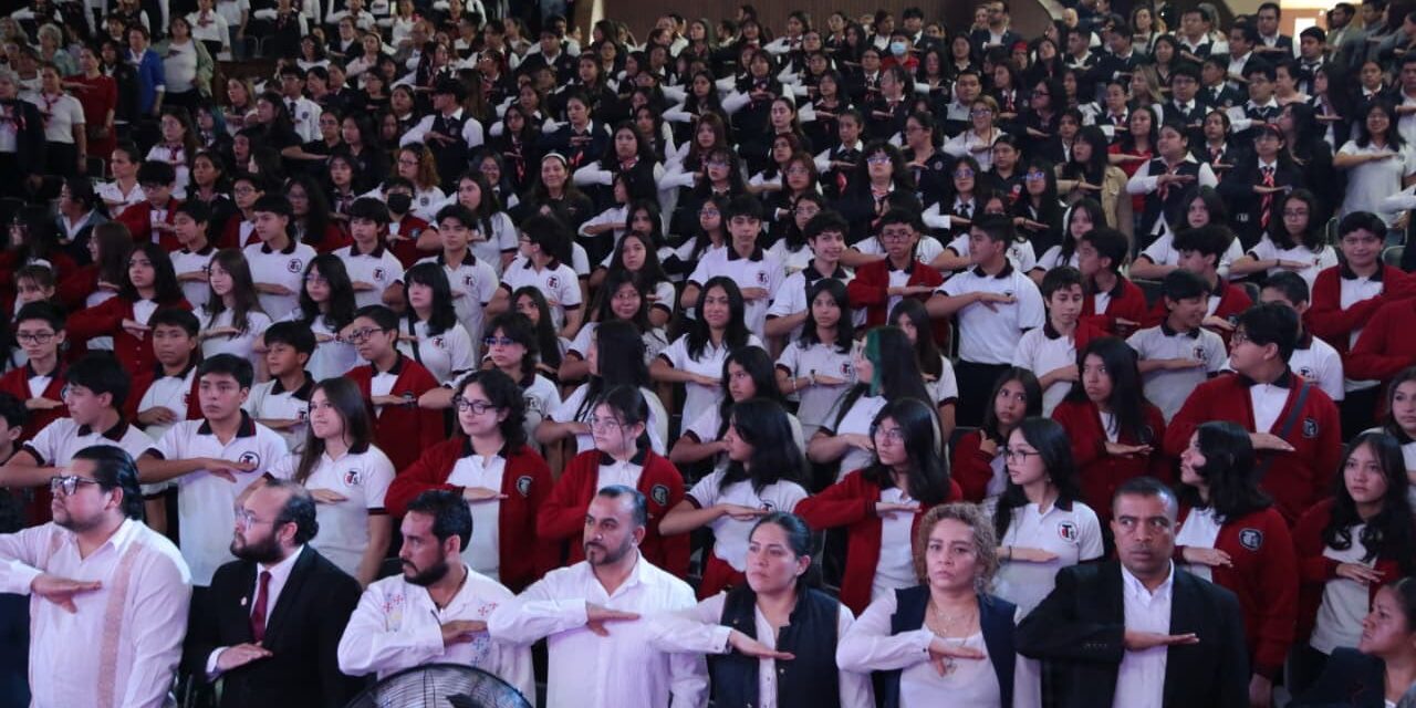 Recibe la Benemérita Escuela Normal Veracruzana denominación de Centenaria