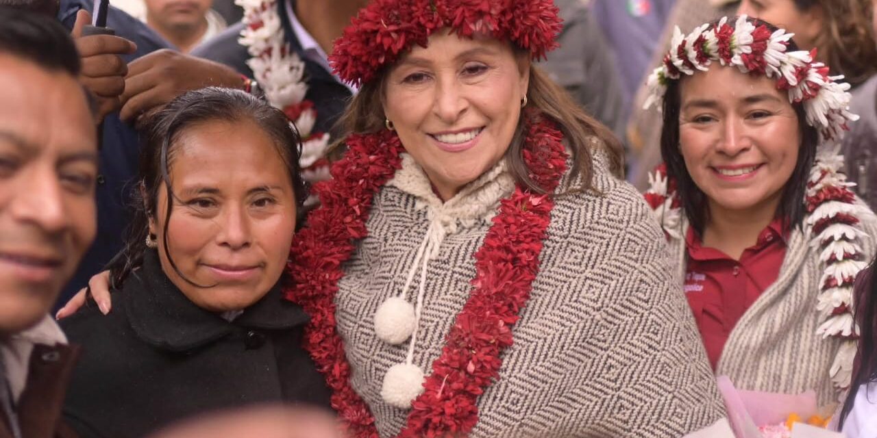 Regresa Rocío Nahle a cumplirle a Soledad Atzompa; entrega tres tramos carreteros