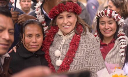 Regresa Rocío Nahle a cumplirle a Soledad Atzompa; entrega tres tramos carreteros