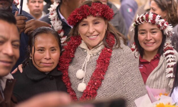 Regresa Rocío Nahle a cumplirle a Soledad Atzompa; entrega tres tramos carreteros