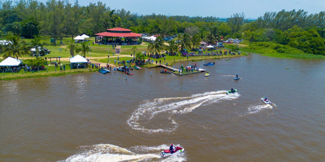 Motonáutica reúne a cientos de familias en Coatzacoalcos con deporte, turismo y comercio local
