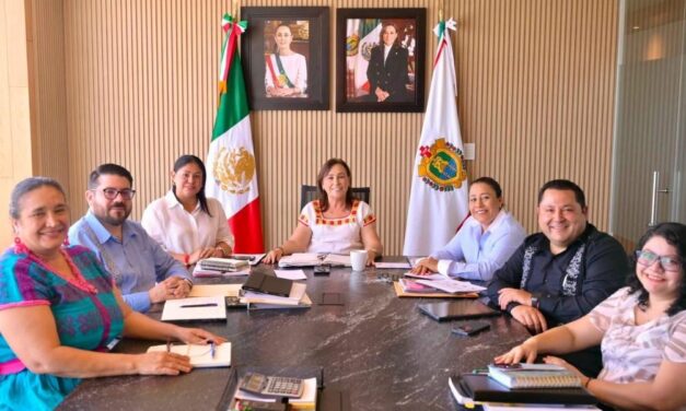 Revisan gobernadora Rocío Nahle y titular de SEV Raquel Bonilla programa de entrega de libros del nuevo ciclo escolar