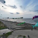 Papalotes gigantes llenan de color el cielo de Coatzacoalcos en el Festival del Mar