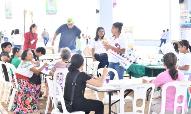 Hojas, ramas y creatividad cobran vida en taller gratuito del Festival del Mar