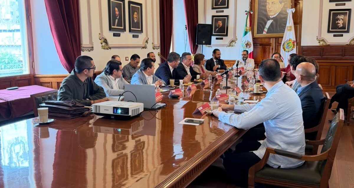 Firma Pedro Miguel Rosaldo solicitud para avanzar en cancelación de deuda bursátil