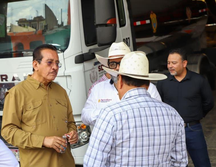Beneficia Sedarpa a 70 productores de leche con transporte especializado