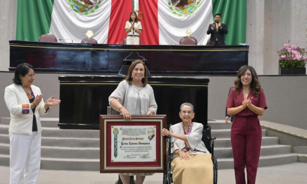 Medalla a Gloria Sánchez reconoce una vida de educación, justicia social y servicio a Veracruz: Rocío Nahle