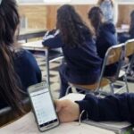 Por decreto en Veracruz se prohibirá uso de celulares para estudiantes y maestros de educación básica