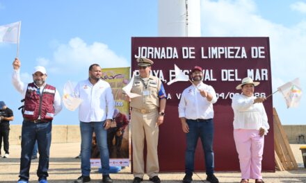 Coatzacoalcos une esfuerzos en jornada masiva de limpieza de playa rumbo al Festival del Mar 2026