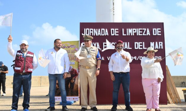 Coatzacoalcos une esfuerzos en jornada masiva de limpieza de playa rumbo al Festival del Mar 2026