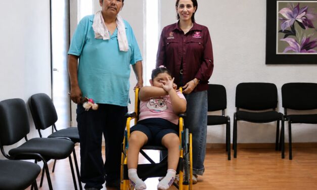 Una silla de ruedas, un nuevo apoyo para Flor Alondra: Pedro Miguel y Sonia Marie responden a petición de familia
