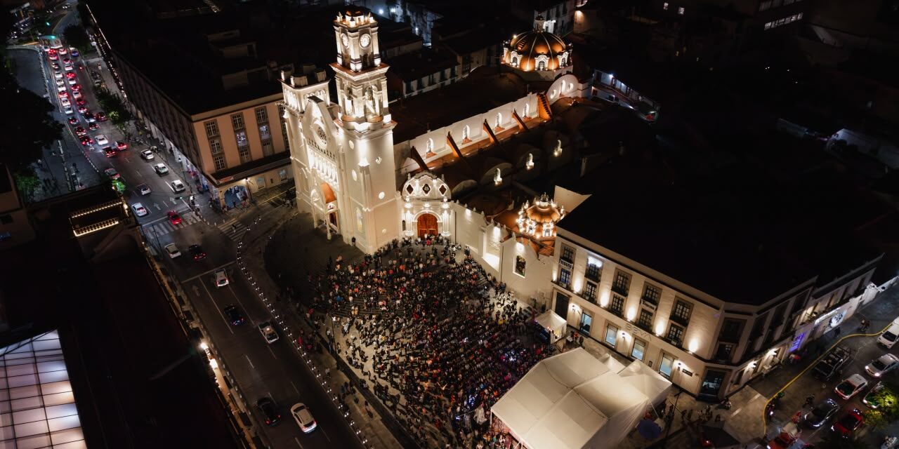 Jueves Musicales reunió a familias xalapeñas en una noche dedicada a los sones cubanos y la salsa