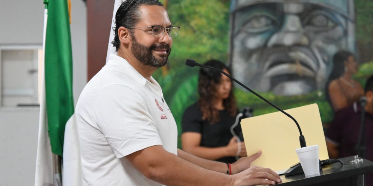 Lleva Pedro Miguel Rosaldo servicios municipales a WhatsApp a través de la Tarjeta Coatzacoalcos