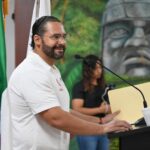 Lleva Pedro Miguel Rosaldo servicios municipales a WhatsApp a través de la Tarjeta Coatzacoalcos