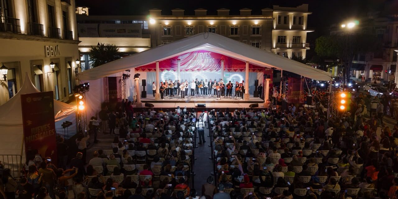 Gran Serenata Rondallera vivió Plaza Lerdo con Voces Universitarias, Zorzal y San Martín