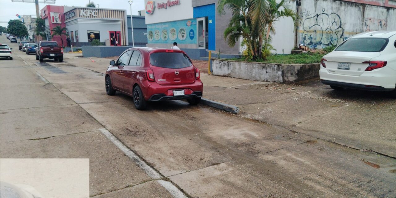 Disminuyen niveles de agua y se restablece la circulación en diversos puntos de Coatzacoalcos