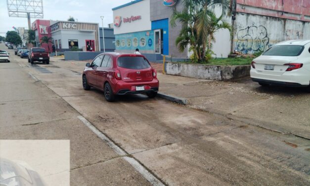 Disminuyen niveles de agua y se restablece la circulación en diversos puntos de Coatzacoalcos