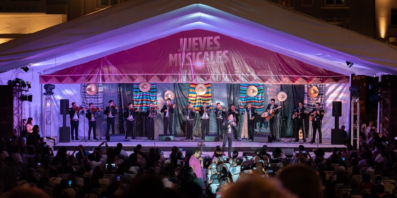 Plaza Lerdo se llenó de música mexicana con Gala con Mariachi