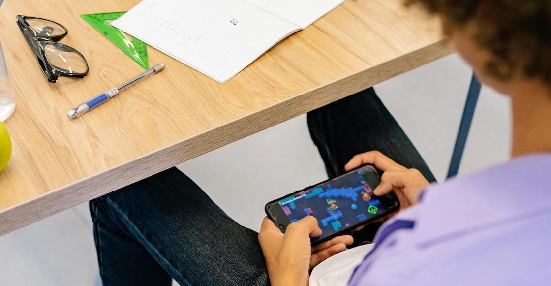 Prohibir uso de celulares en salones de clases se aplicará en Veracruz, una vez se apruebe por la federación