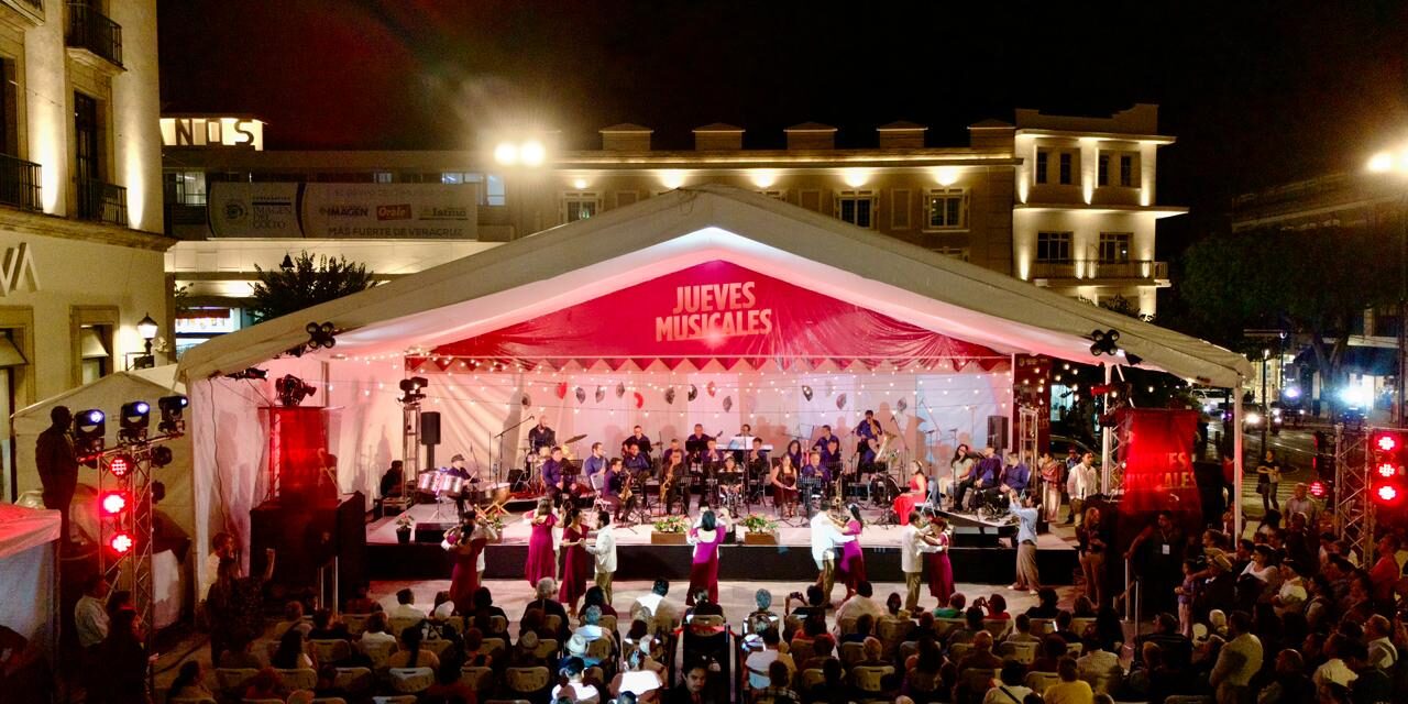 Jueves Musicales puso a bailar al ritmo del danzón en Plaza Lerdo