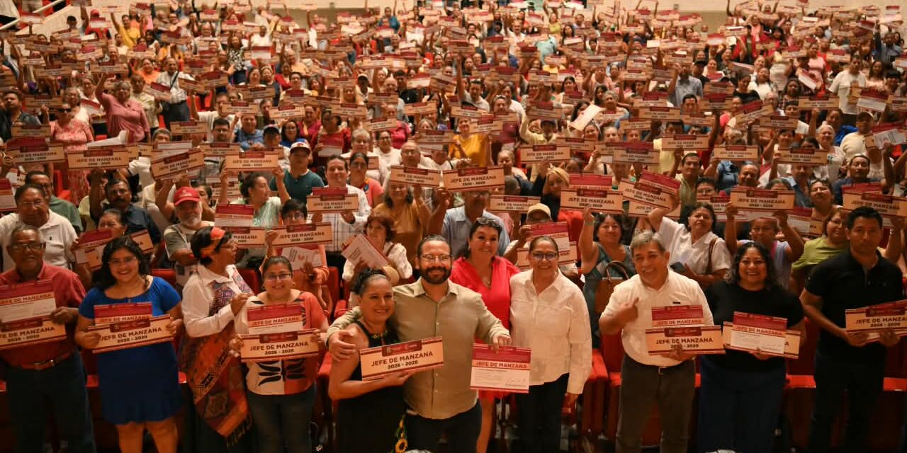 Toma Pedro Miguel Rosaldo protesta a 2 mil 117 jefas y jefes de manzana en Coatzacoalcos