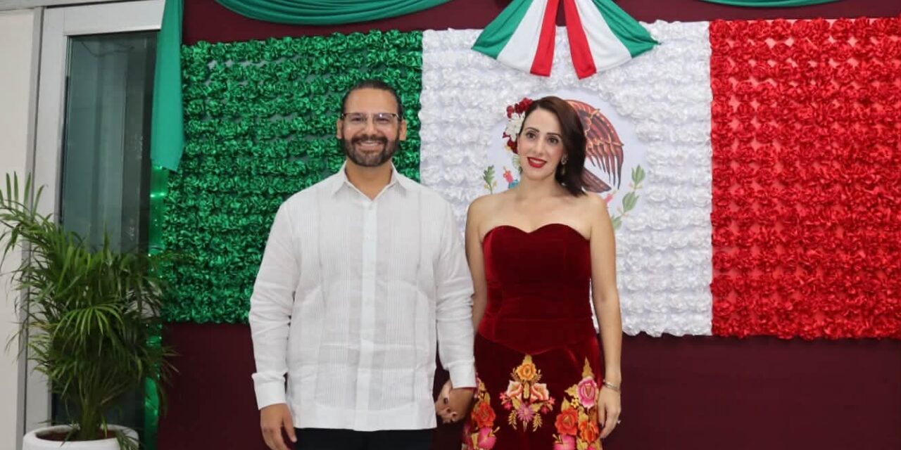Preside Pedro Miguel Rosaldo y Sonia Marie Salvador festejos patrios en Coatzacoalcos