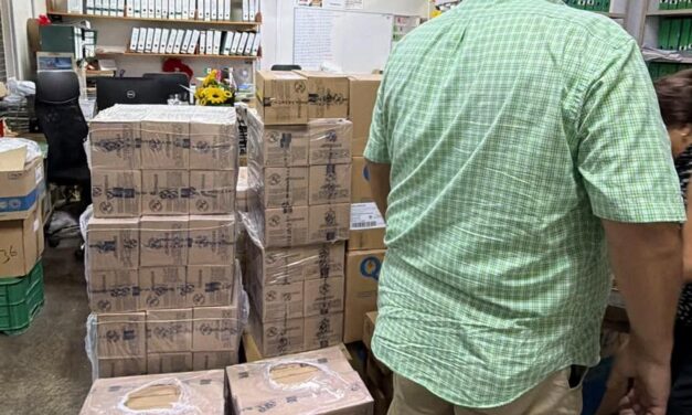 Y con los insumos llega también personal del IMSS a verificar 