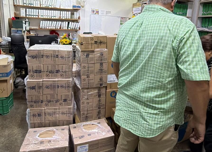 Y con los insumos llega también personal del IMSS a verificar 
