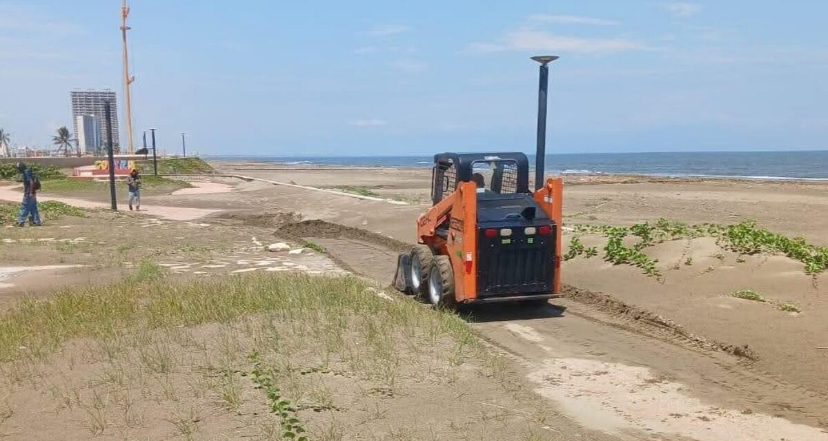 Rehabilita Ayuntamiento de Coatzacoalcos la ciclovía para seguridad de los deportistas​