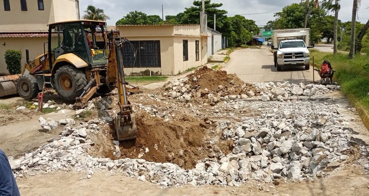 Avanzan trabajos de rehabilitación vial tras reparación de tubería en Villa Allende