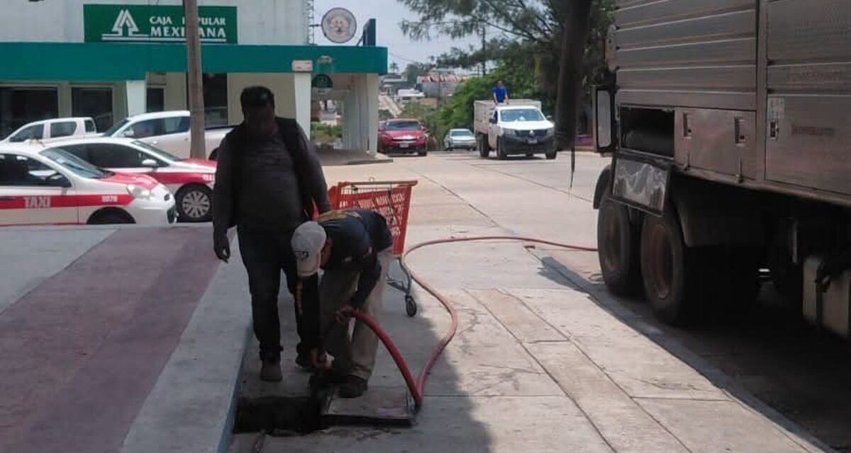 Atiende Ayuntamiento reportes ciudadanos con desazolve sanitario en la colonia María de la Piedad