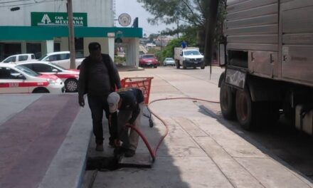Atiende Ayuntamiento reportes ciudadanos con desazolve sanitario en la colonia María de la Piedad